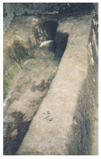 Einweihungsgrab, um eine Wiederauferstehung
                        zu "spielen"