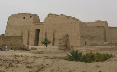 The temple in Medinet Habu, built under
                        Ramses III