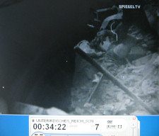 London 1944 04: there is an arm
                          giving a sign