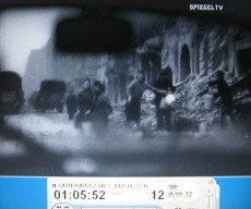 Home front of Berlin 04:
                          Women are forming a bucket chain to remove the
                          rubble (rubble women)