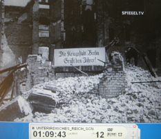 Home front of Berlin
                          09, shield: "Die Kriegsstadt Berlin
                          gr�sst den F�hrer!" ("War town
                          Berlin saluting the leader!")