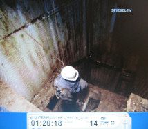 Obersalzberg-Berghof 12, roping
                          down a shaft 03