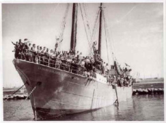 Ship Eliahu Golomb with Jewish
                          passengers