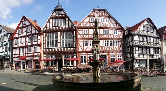 Hesse: Fritzlar con casas con entramado de
                    madera de 1000 a�os de antig�edad, �NO son falsas!