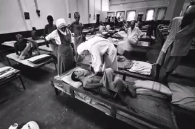 Highly
                criminal Maria Teresa: House of Death in Calcutta with
                cots in a hall 02 - video