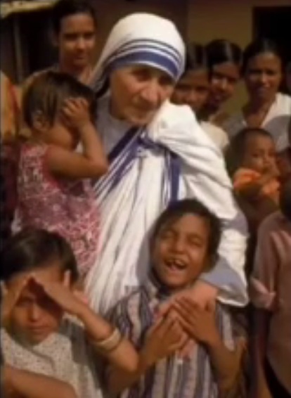 Kriminelle Kinderh�ndlerin Mutter Teresa
                  mit Kindern