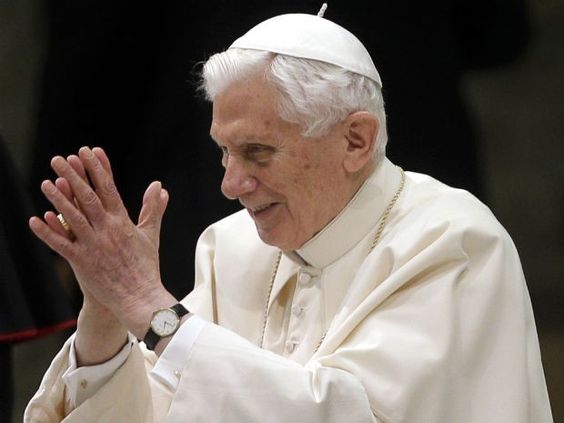 Kardinal Ratzinger als Papst Benedikt
                Februar 2013, er ist ein satanistischer Kinderm�rder so
                wie alle P�pste