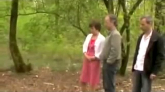 Holten (Holland):
                Toos Nijenhuis shows reporters the satanic pyre in the
                forest