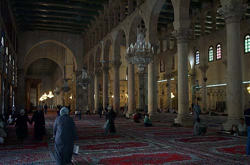 Damaskus, Freitagsmoschee (Baujahr
705) auf den Trümmern eines römischen Jupitertempels,
Innenansicht Damaskus, Freitagsmoschee (Baujahr
705) auf den Trümmern eines römischen Jupitertempels,
Innenansicht