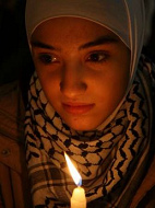 Muslimin in Syrien in
                      Damaskus mit Kerze gegen den j�dischen Angriff auf
                      Gaza, 30.12.2008