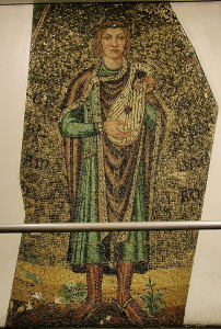 Wolfram von Eschenbach, hier auf einem
                            Mosaik in Berlin abgebildet, war einer der
                            ersten �ffentlichen Pazifisten gegen die
                            Religionskriege und gegen die Hetzerei der
                            rassistischen Prediger