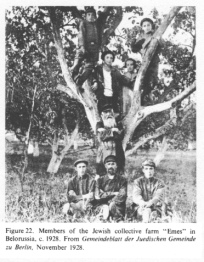 Encyclopaedia Judaica (1971): Russia,
                            vol. 14, col. 470, farmers of Emes in
                            Belarus in 1928 approx.