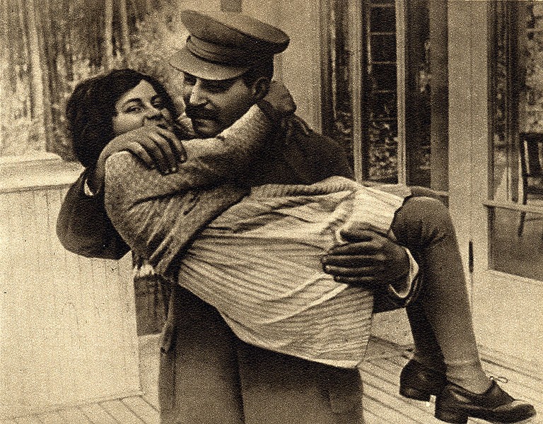 Stalin mit Tochter
                              Swetlana, 1935, Moskau - Foto: Rotes
                              Archiv, Prag