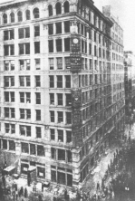Encyclopaedia Judaica (1971): "USA",
                  vol. 15, col. 1615: Scene of the Tringle Shirtwaist
                  fire at Greene Street and Washington Square, New York,
                  1911. Courtesy U.P.I., New York