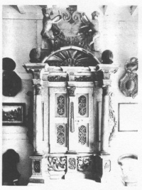 ncyclopaedia Judaica (1971): Bavaria, vol. 4,
                    col. 344, Ark of the Law from the synagogue in
                    Westheim, Bavaria, c. 1725. The ark was latterly in
                    the Wuerzburg Museum, which was destroyed in World
                    War II. Photo Gundermann, Wuerzburg