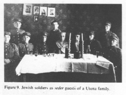 Encyclopaedia Judaica (1971): Lithuania, vol. 11,
                  col. 371-372, photo 02: Jewish soldiers as seder
                  guests of a Utena family