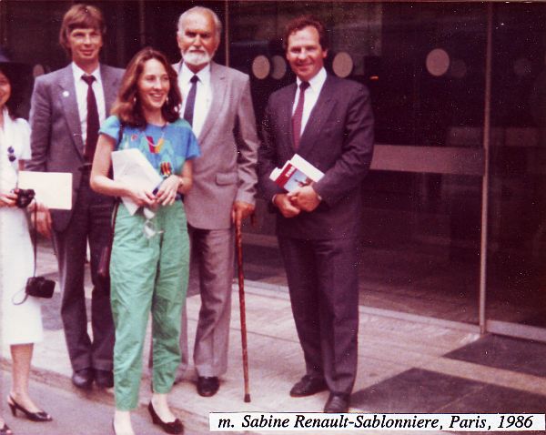 Jurij Below mit Avraham Shifrin (mit
              Stock) und Renault-Sablonnier, Paris 1986, ein sch�ner
              Moment im Leben (JB)