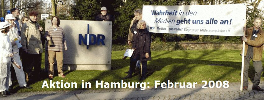 Jurij Below (vorne rechts) an einer
              Demonstration f�r Eva Hermann (JB)