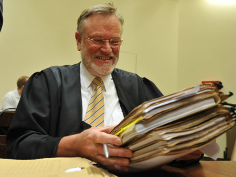 Pflichtverteidiger
                        Ulrich Busch [11]