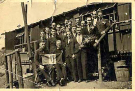 Camp Letmathe (near Hagen), French forced
                          labourers for foto session