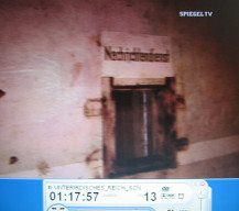 Stuttgart-Killesberg 04, Gang 02 mit dem
                        Schalter "Nachrichtendienst"