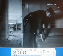 Obersalzberg-Berghof 62, US-Film, der
                        Ami-Soldat testet Evas Bett