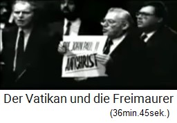 Paisley en el Parlamento
                  Europeo con el p�ster "El Papa Juan Pablo II es
                  el Anticristo" (original ingl�s: "Pope John
                  Paul II Anticrist")